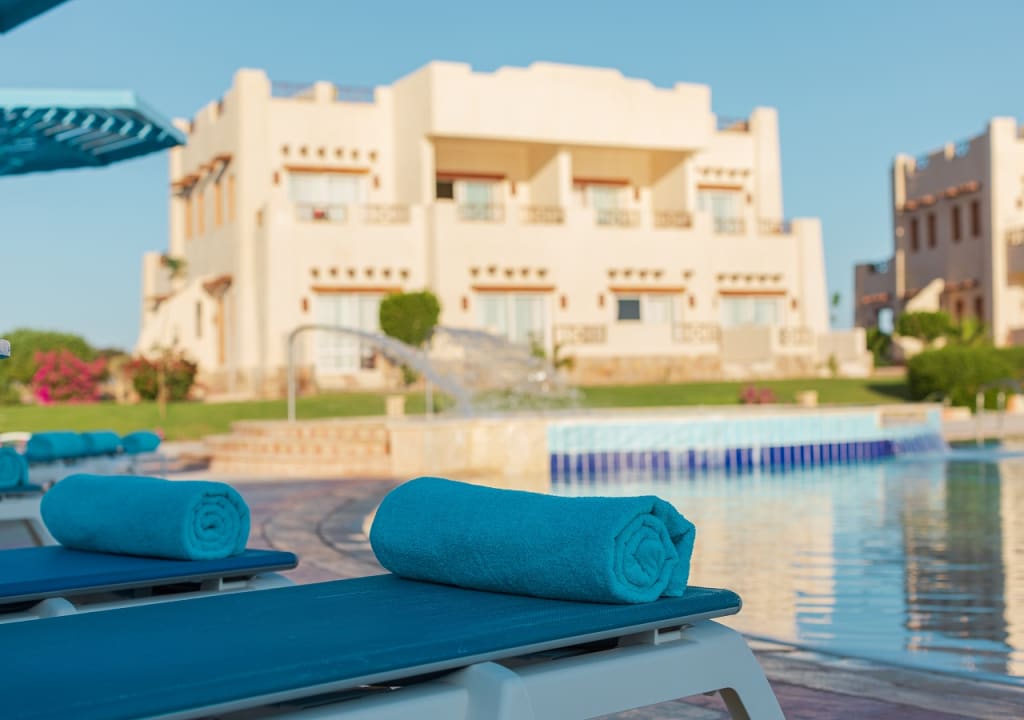 Pool Laguna Beach Marsa Resort