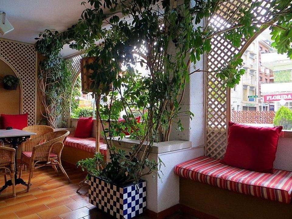 Gemütliche, überdachte Terrasse am Pool The 15 th Boutique Hotel