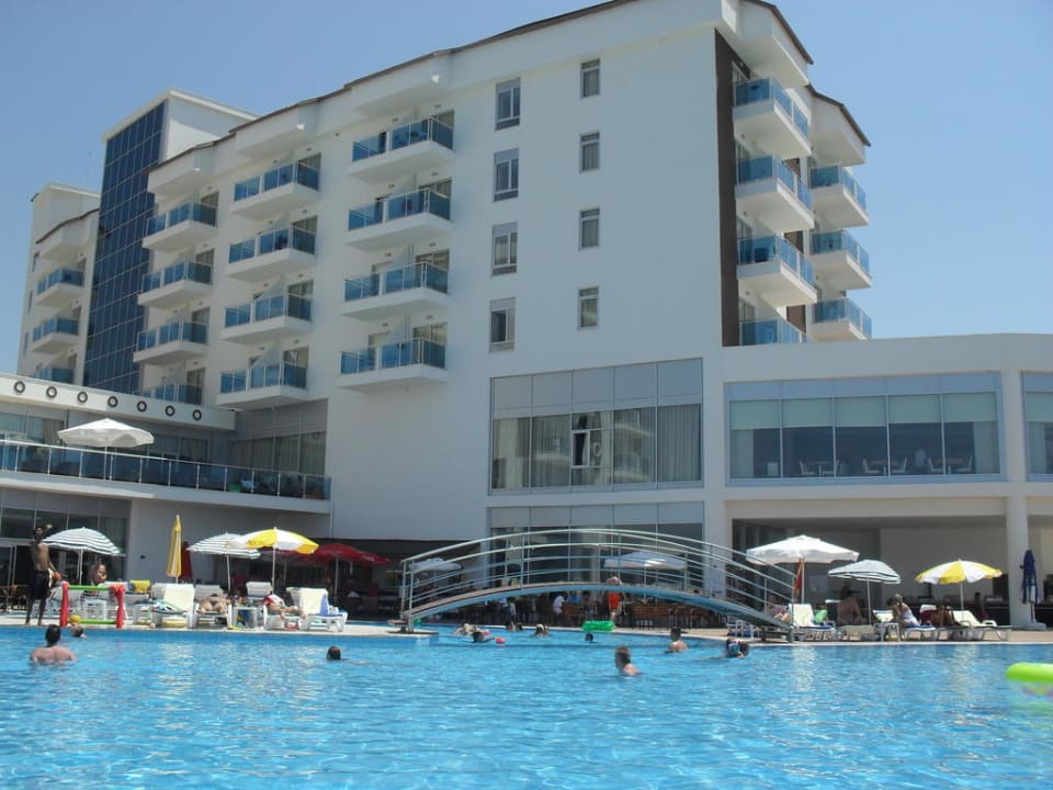 Hotel & Pool Cenger Beach Resort & Spa