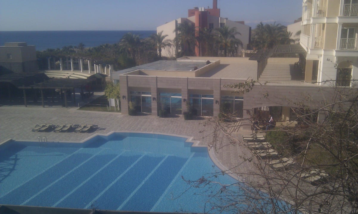 Hotel Pool mit Hallenbad im Hintergrund Trendy Aspendos Beach Hotel