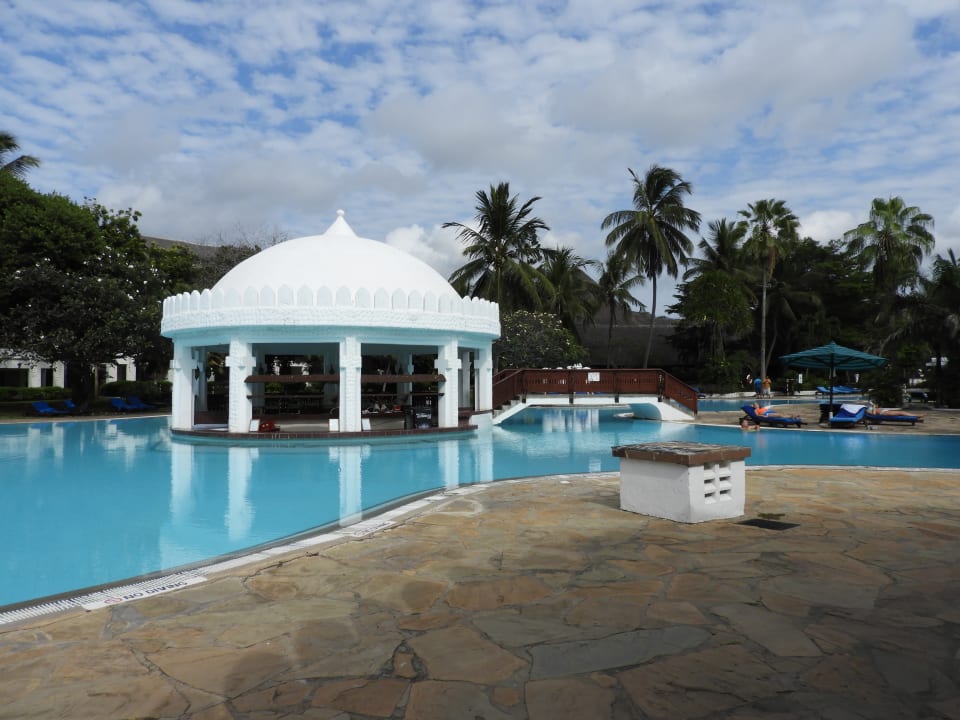 Pool Hotel Southern Palms Beach Resort