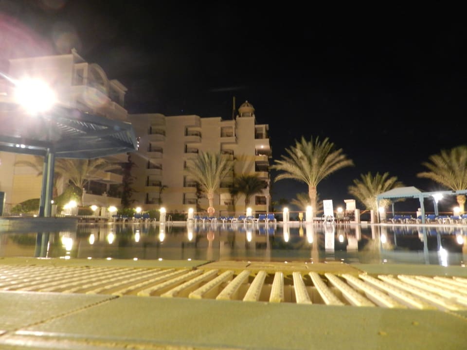 Ночной вид на бассейн SUNRISE Holidays Resort (Adults Only)