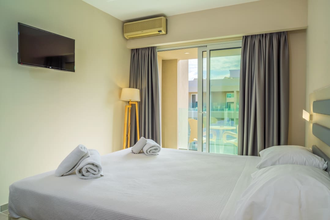 Zimmer CNic Gemini Hotel