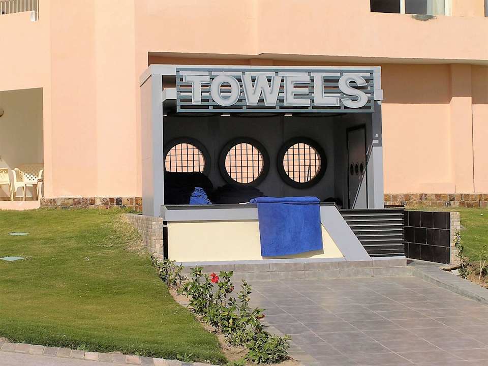 Handtuchstrand am Pool/Strand Beach Albatros Resort