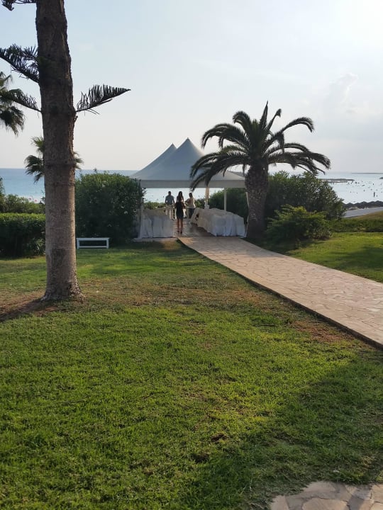 Hochzeitspavillon. Täglich 1-3 Hochzeiten. Traum Hotel Nissi Beach Resort