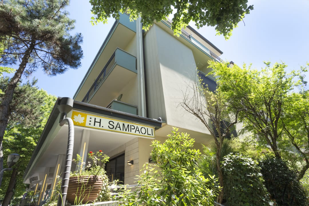 Außenansicht Hotel Sampaoli
