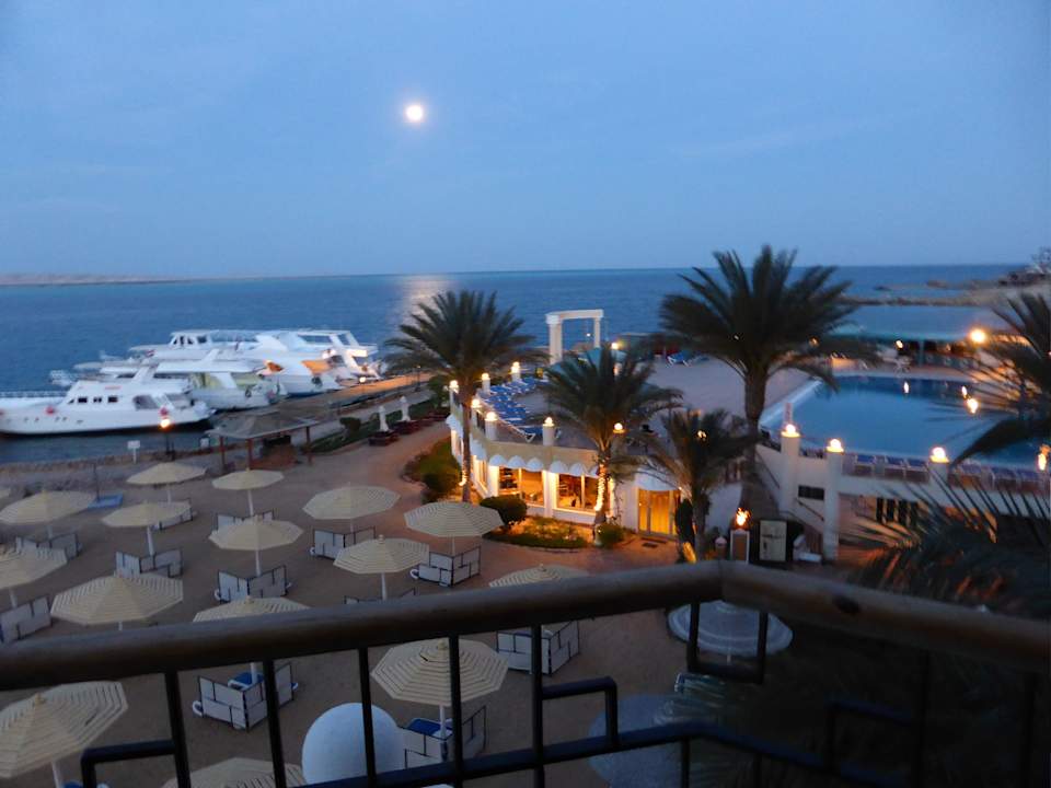 Ausblick mit Mond SUNRISE Holidays Resort (Adults Only)