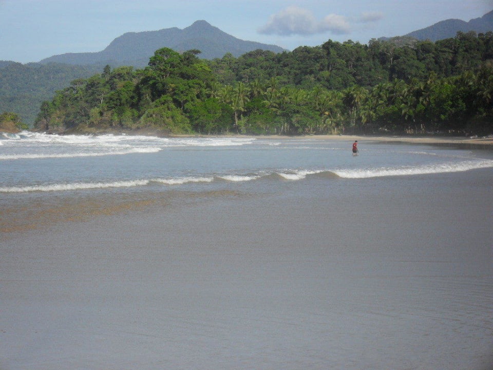 Blick vom Taraw in Richtung Buchtende Taraw Beach Cottages