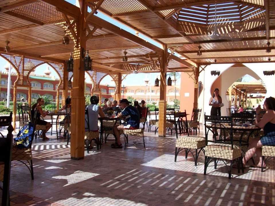 Außenterrasse vom " Cave du roi" Pickalbatros Alf Leila Wa Leila Resort - Neverland Hurghada