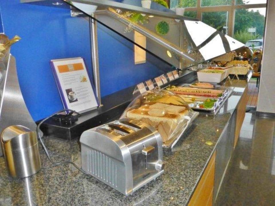 Frückstücksbuffet Holiday Inn Express Frankfurt - Airport