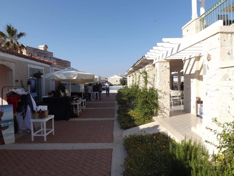 Weg zum Restaurant Alkoclar Exclusive Alacati