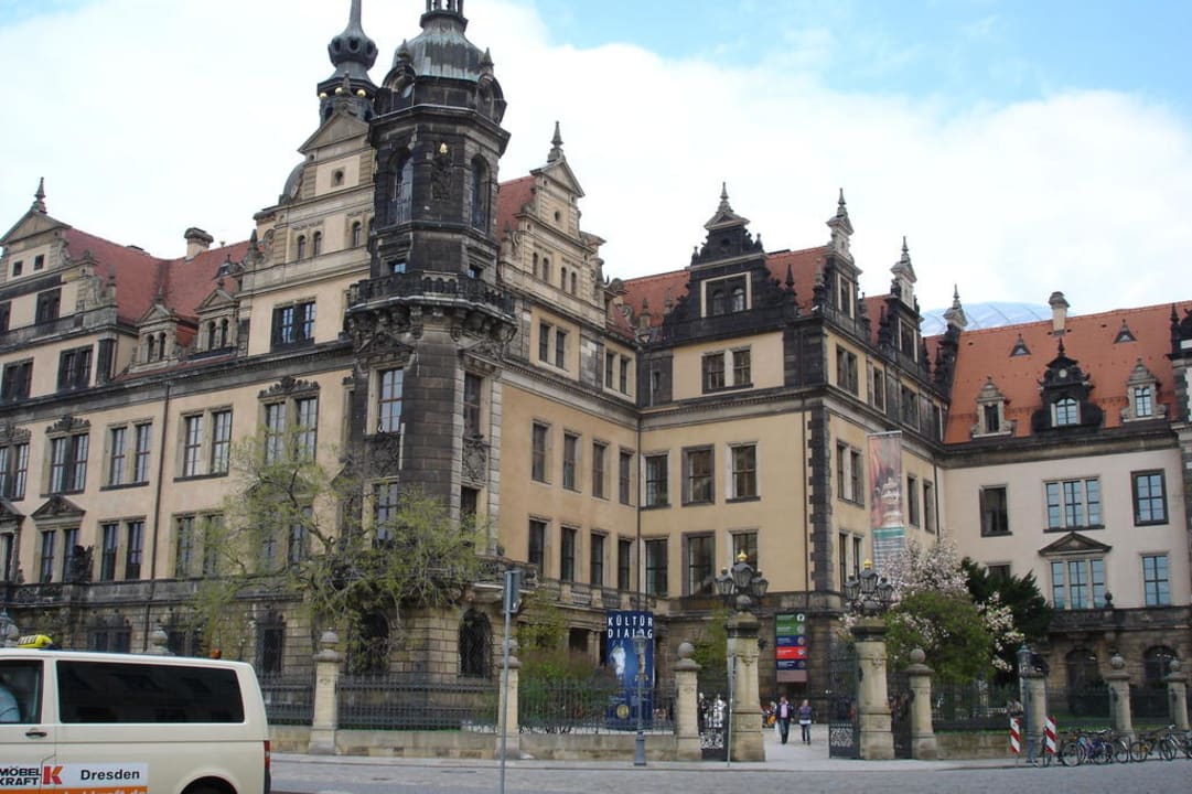 Blick vom Hotel aufs Schloss Hotel Taschenbergpalais Kempinski Dresden