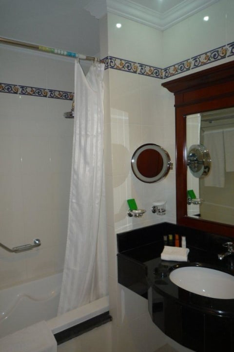 Bad, sauber und ordentlich Grand Hotel Gozo