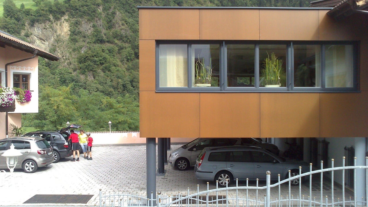 Gelungener - neuer Anbau, am Haupthaus Alpenhof Lodge Passeiertal