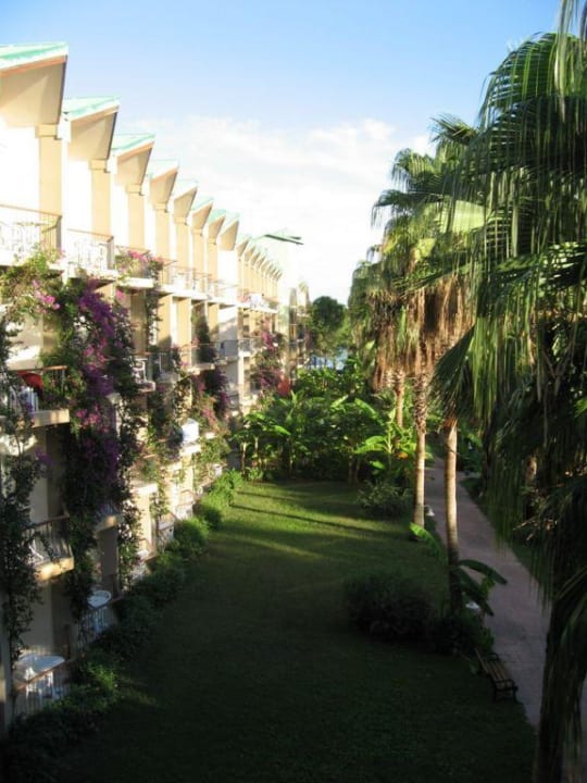 Garten zwischen Haus 2 und 3 Dobedan World Palace Kemer