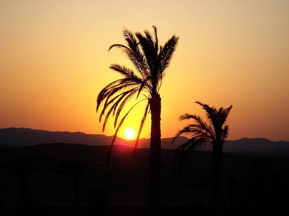 Sonnenuntergang vor dem Hotel Brayka Bay Resort