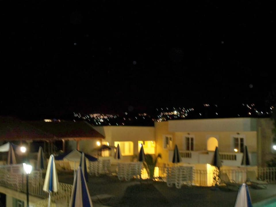 Der Pool am Abend Hotel Alexander House