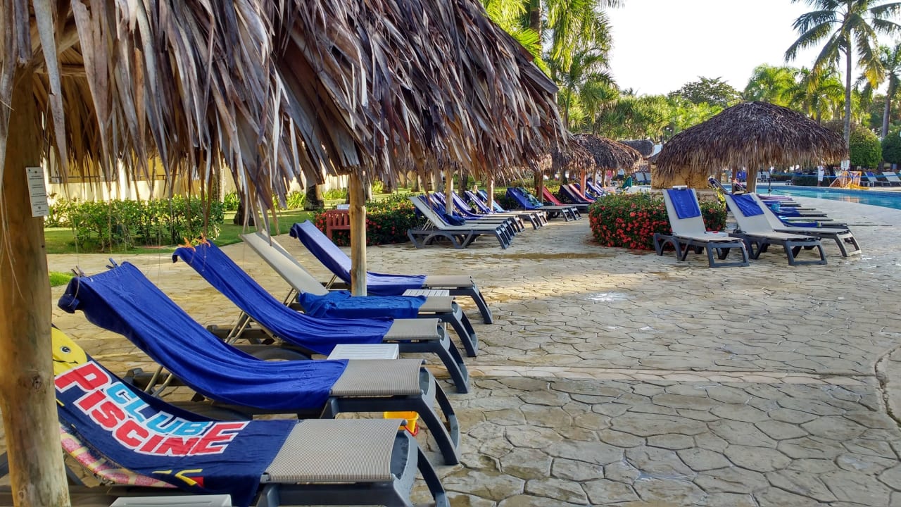 Keiner auf den Liegen 7.00 Uhr Iberostar Waves Costa Dorada