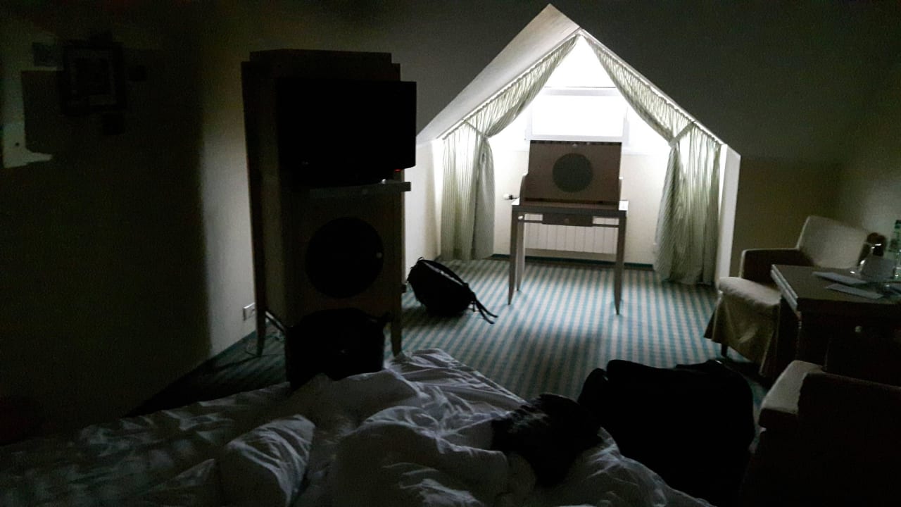 Unser Zimmer bei Tageslicht, komplett dunkel AEDENLIFE Hotel & Resort Rügen