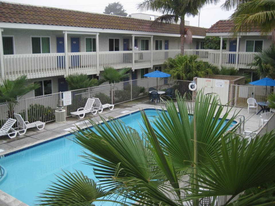 Pool Motel 6 Santa Barbara-Carpinteria South