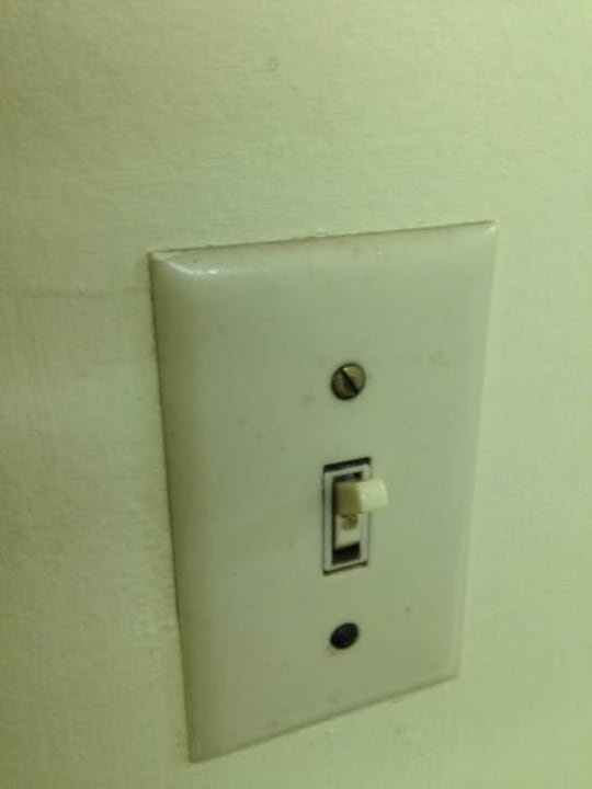 Dreckiger Lichtschalter Hotel Econo Lodge North