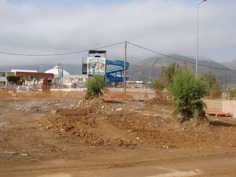 Baustelle Unterführung vorm Hotel HARPIN Georgioupolis Resort Aquapark & SPA