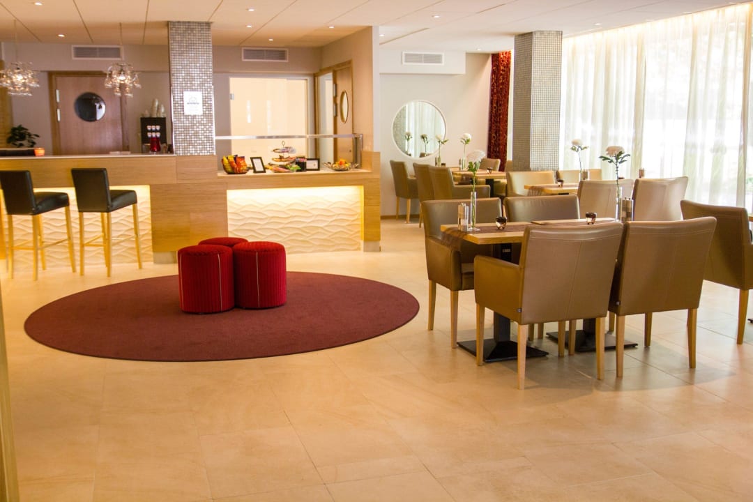 Reception and bar area Spar Hotel Gårda