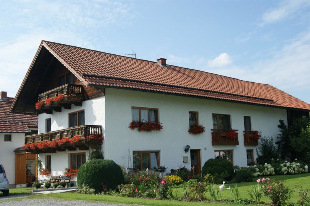Eines der Nebengebäude mit den Ferienwohnungen  Das Stemp Wellnessresort