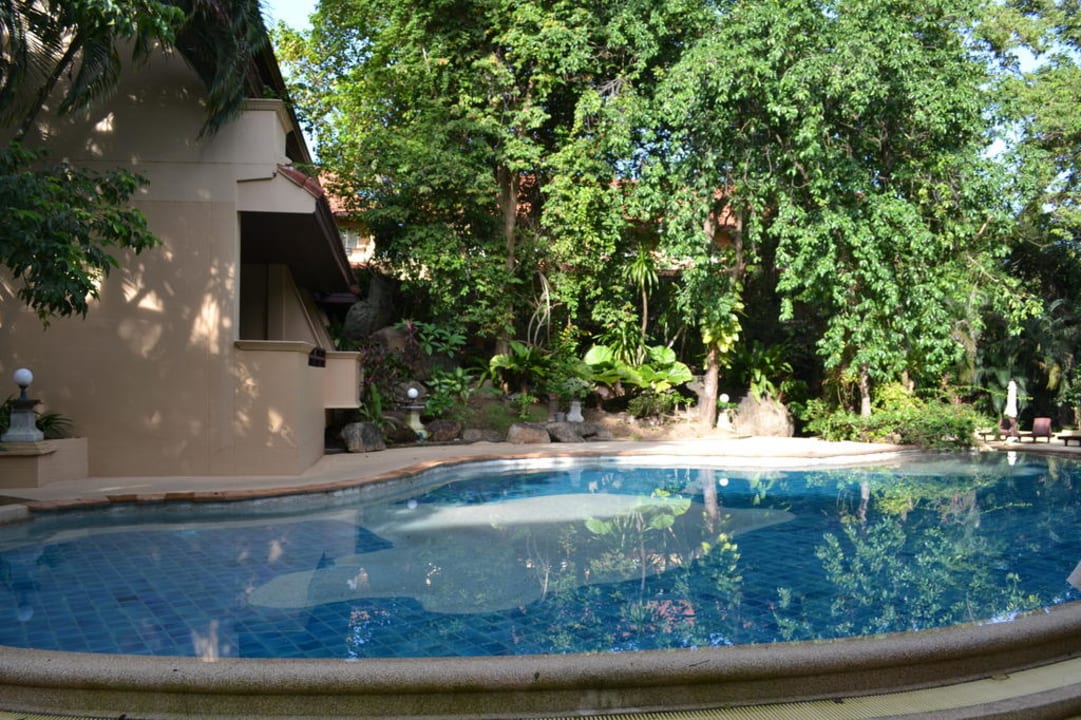 Oberer Pool The Fair House Beach Resort