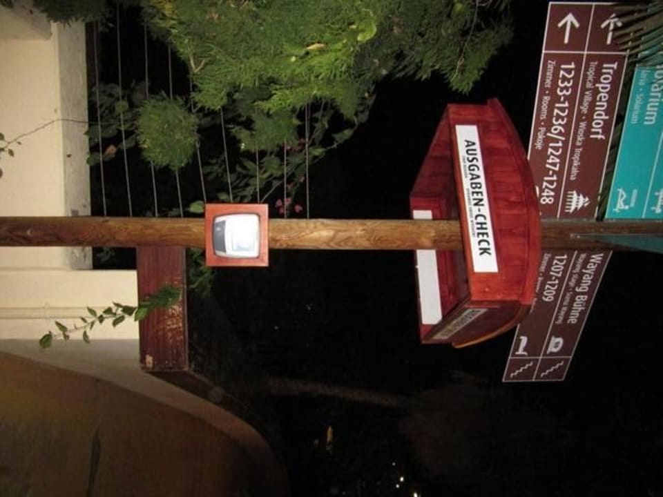 Eine der vielen Check-Points Tropical Islands Resort