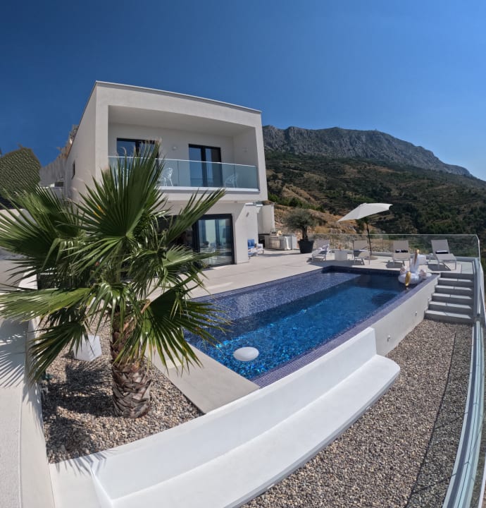 Pool Boutique Villa Fay Croatia, heated Pool, Jacuzzi, Seaview near Split and Omis
