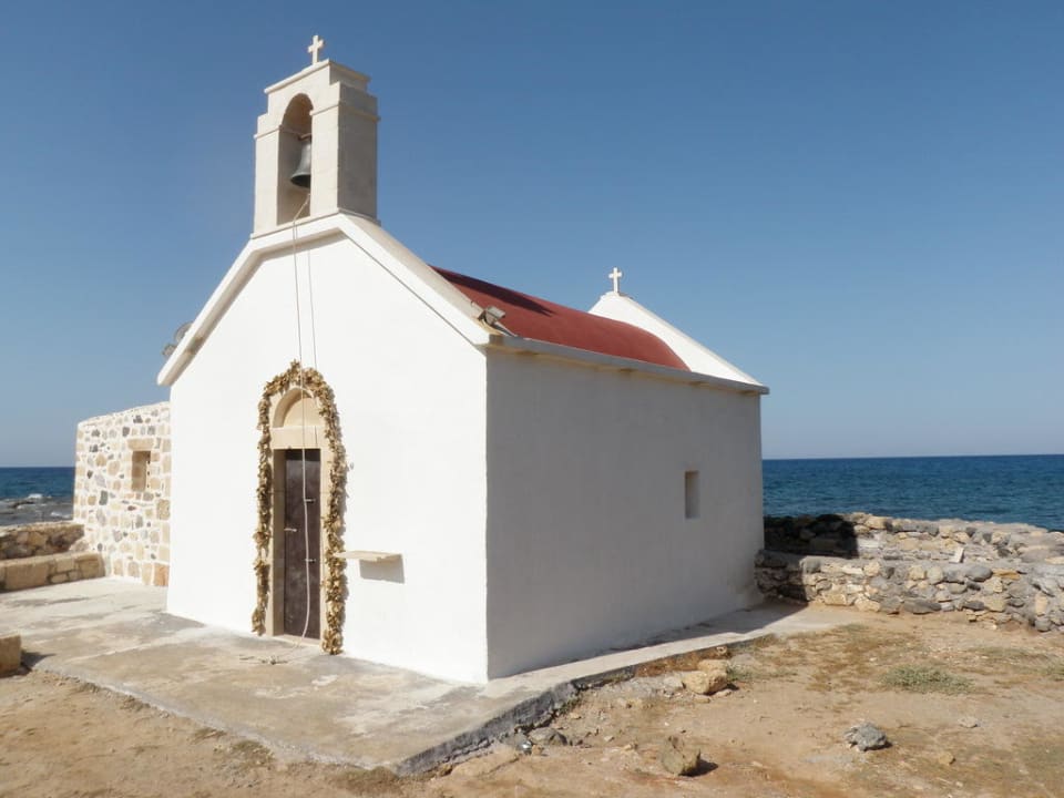 Kapliczka przy hotelu Eri Beach & Village