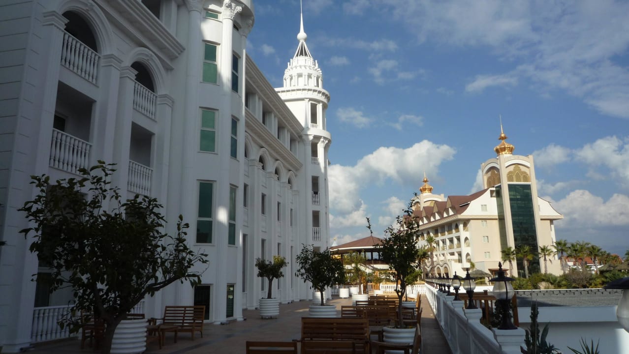 Blick von der Lobby-Bar zur Terrasse Side Royal Palace Hotel & Spa