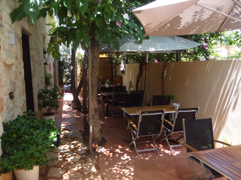 Nicht nur beim Frühstück ruhig Hotel Familia