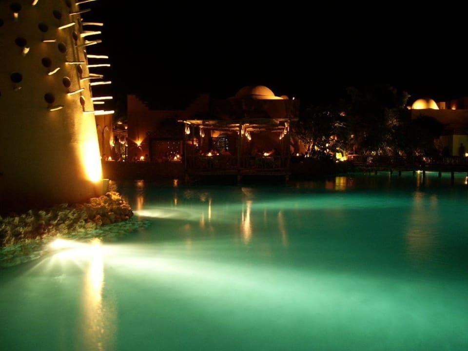 Das karribische Restaurant bei Nacht Grand Makadi