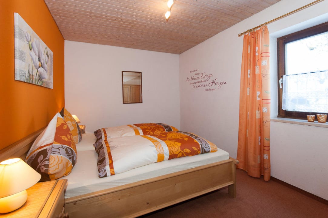 "Schlafzimmer Ferienwohnung Nr. 2 LK" Haus Margarete