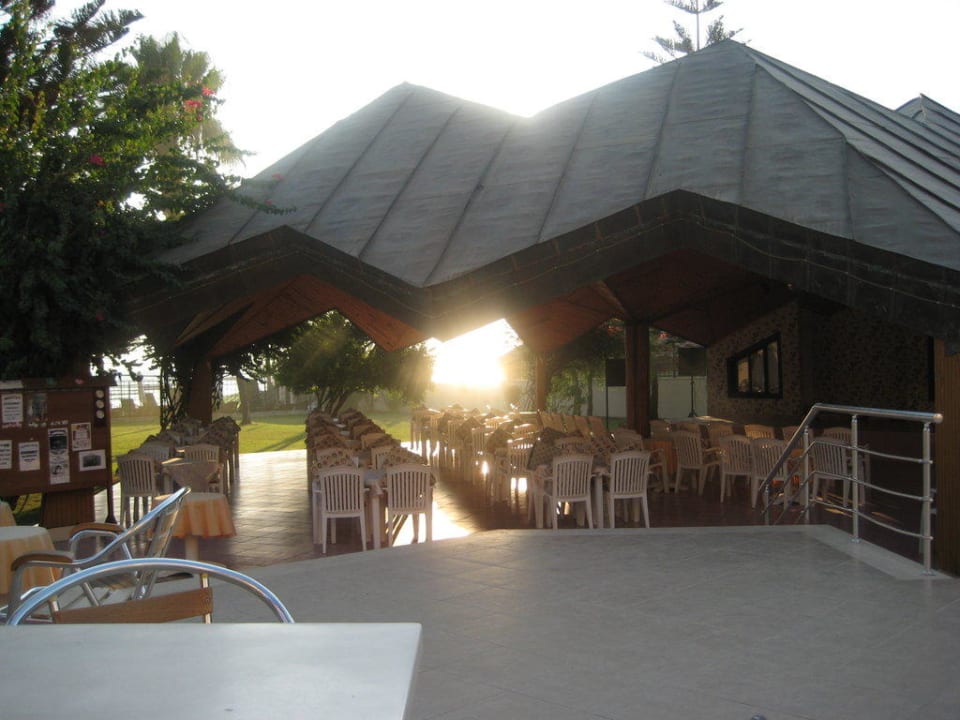 Überdachte Bühne für die Animations-Shows Nerton Hotel - Erwachsenenhotel ab 16 Jahren