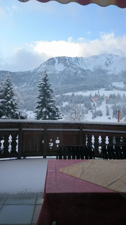 So kann die Aussicht an einem Sonntag morgen beim  Hotel Alpenrose