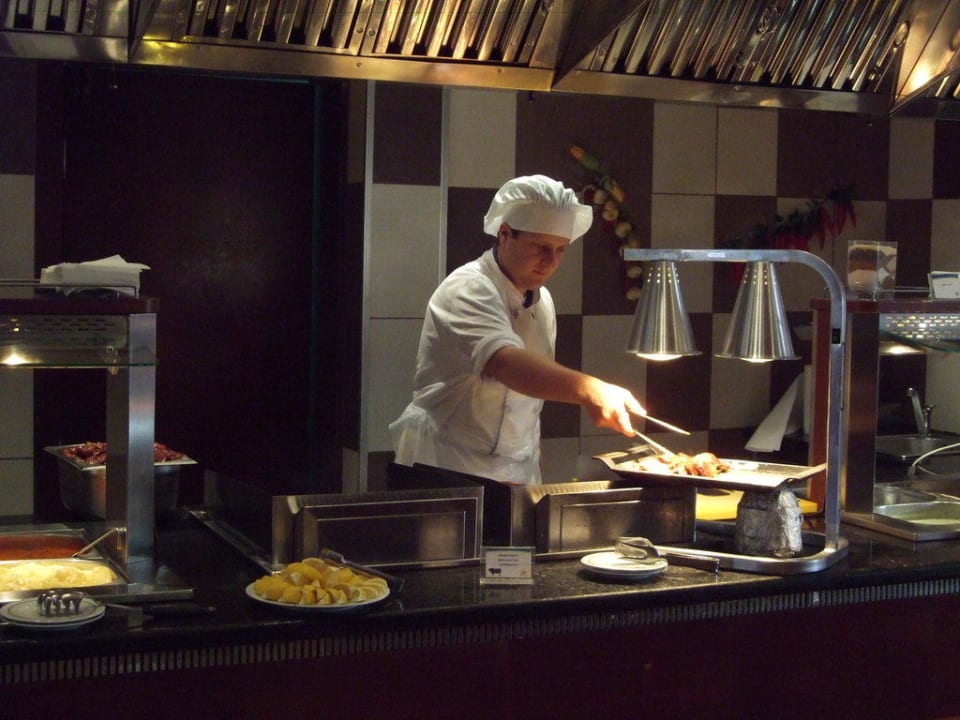 Der Koch am Grill Meliá Sunny Beach