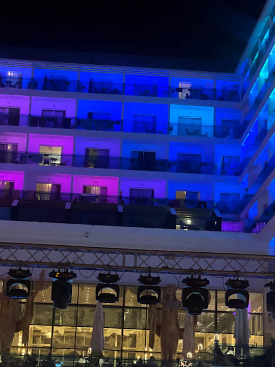 Außenansicht Azura Deluxe Resort & Spa Hotel