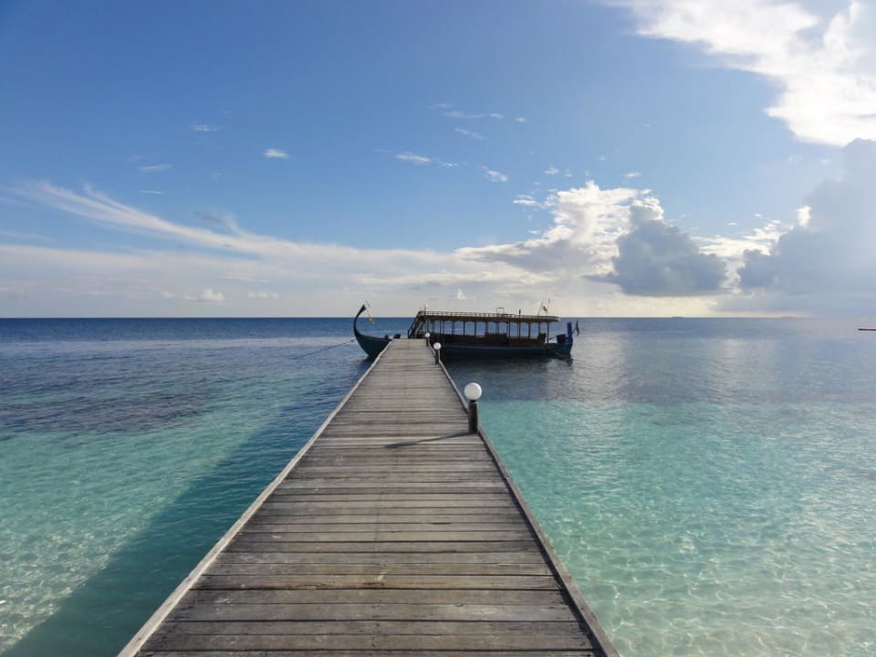 Steg auf Riffseite Angaga Island Resort