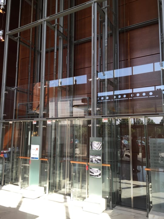 Aufzüge vor der Reception DoubleTree by Hilton Turin Lingotto