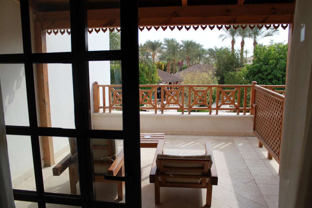 Balkon der Juniorsuite Doppel mit Poolblick Ghazala Gardens