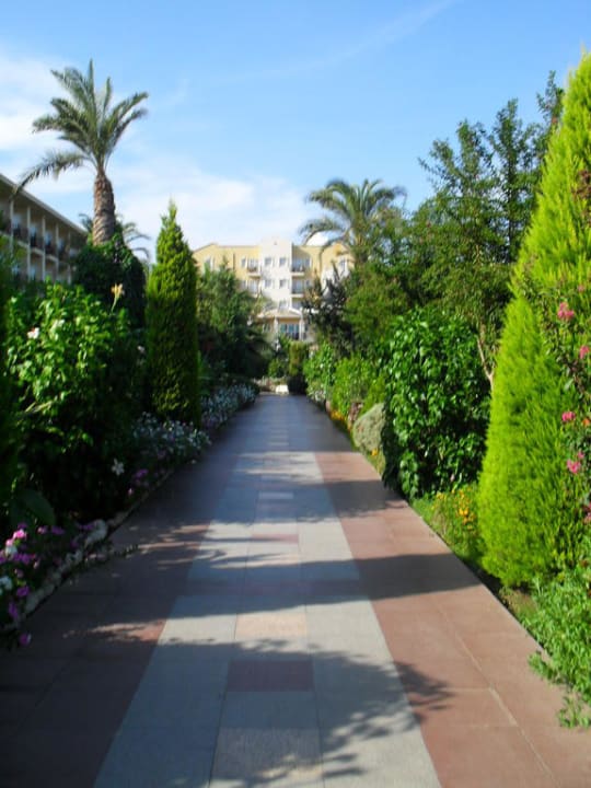 Weg vom Strand zum Hauptgebäude Belek Beach Resort Hotel