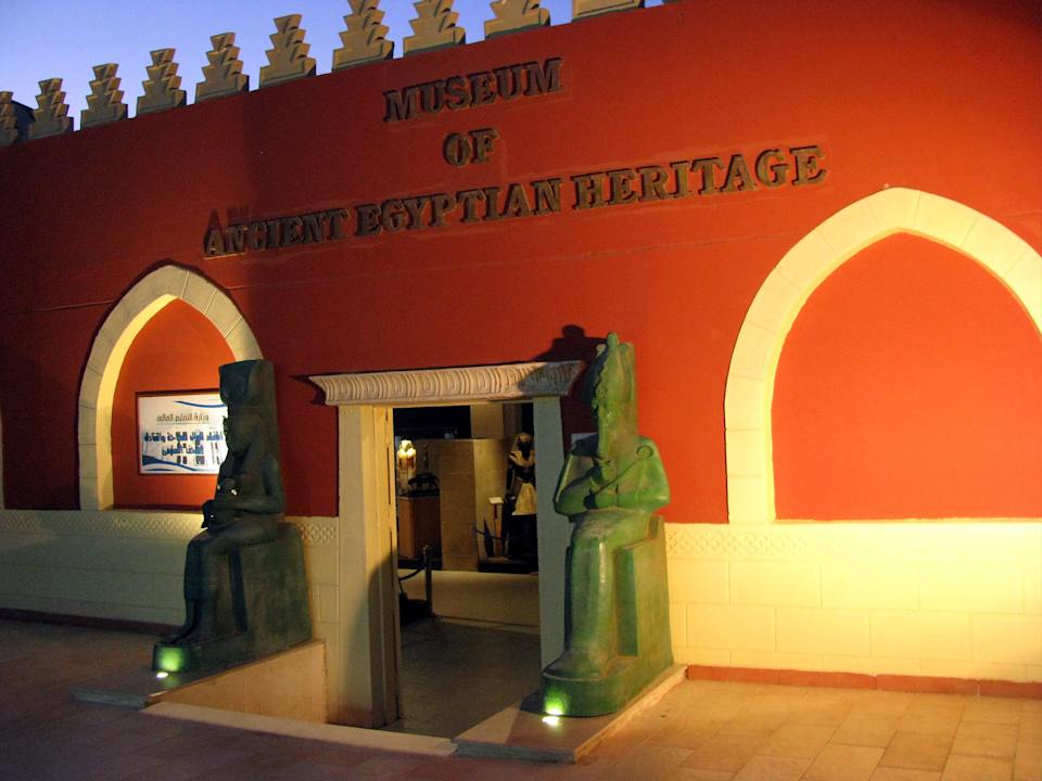 Museumseingang Pickalbatros Alf Leila Wa Leila Resort - Neverland Hurghada