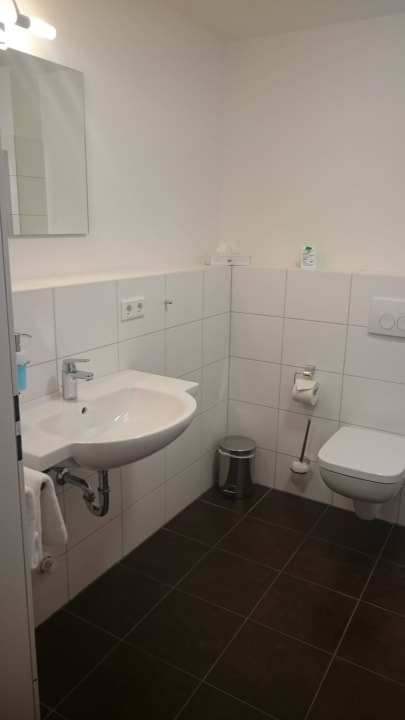 Das Bad in Zimmer 119 Hotel Hafen Büsum