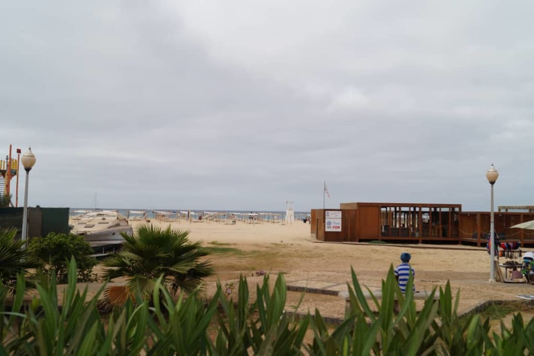 Hotelowa plaża Oasis Salinas Sea