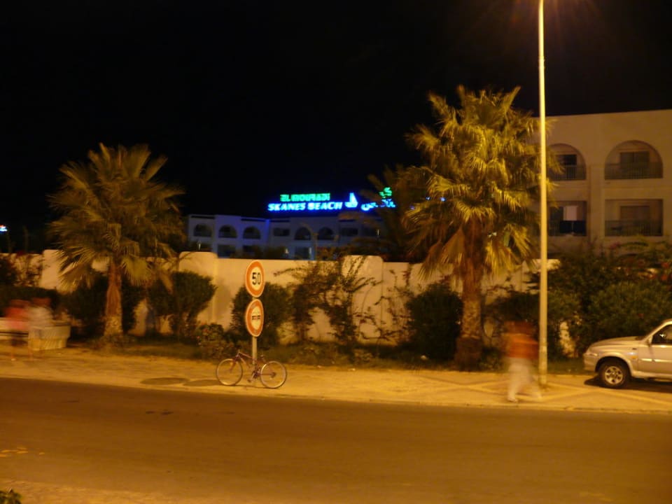 Im Dunkeln Hotel El Mouradi Skanes Beach