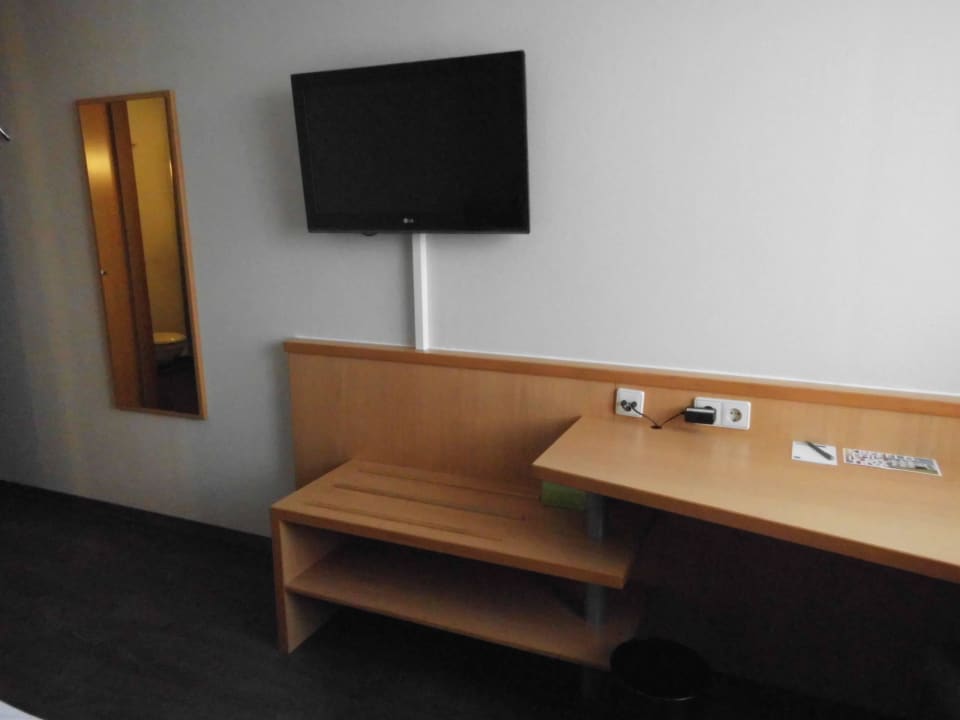 Schreibtisch etc. Hotel Düsseldorf Krefeld affiliated by Meliá Hotels International