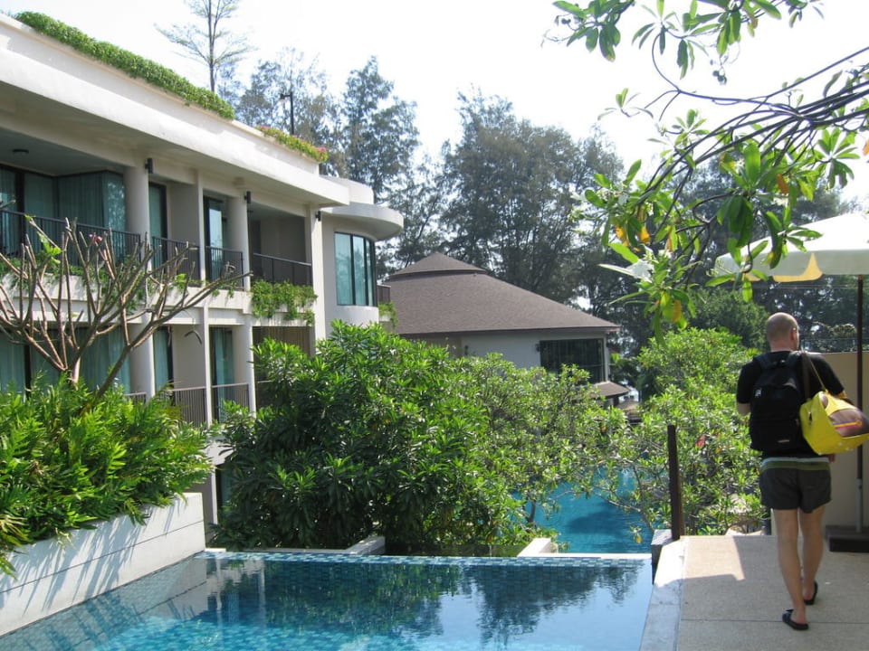 Pool und Nebengebäude Hotel Tara Mantra Cha Am